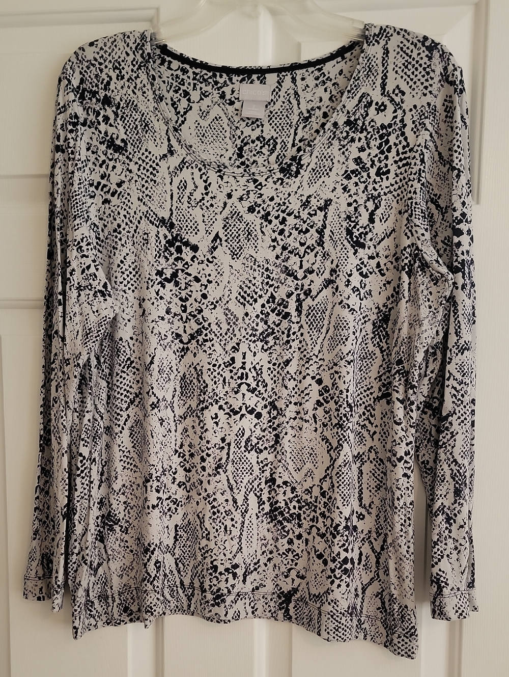 Chico's Cool  Touch Gray, Navy Snake-Print Scoop Neck Long Sleeve Tee, L (2)